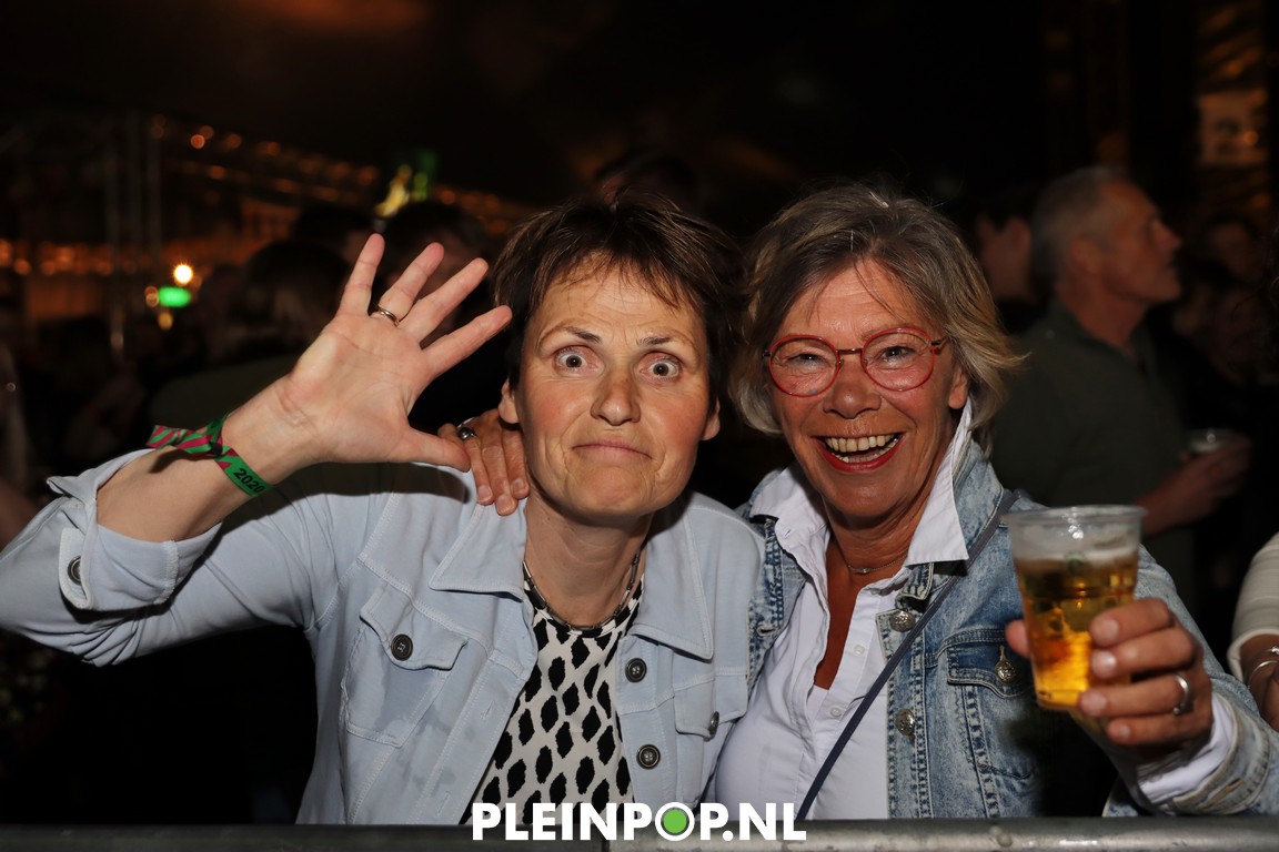 V R I J D A G     (109)